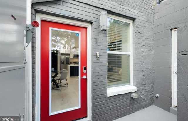 525 KENNEDY Street NW unit: 1