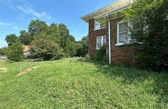 4 Bed 2 Bath, 2 story Near Downtown Ardmore