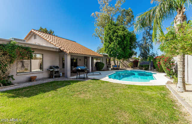 9203 S HEATHER Drive