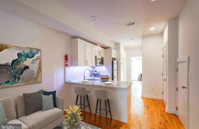 1642 N MARSHALL Street unit: 2