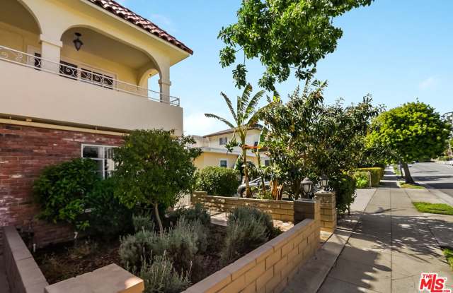Beautifully Remodeled 2 Bed 1.5 Bath Santa Monica Condo Unit Available!! Won't Last!!