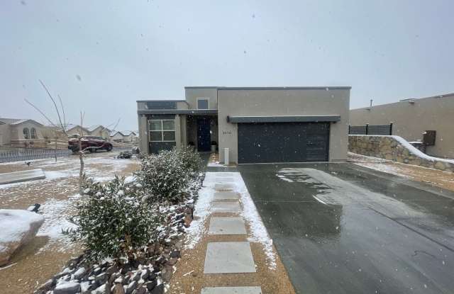 Gorgeous Newer 3 Bedroom / 2.5 Bathroom Home w/ a Flex Room