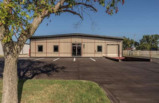 Photo of 921 N Lahoma Avenue