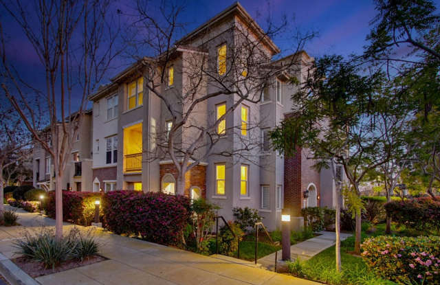 2 Bedroom Townhome with Bonus Office in San Marcos