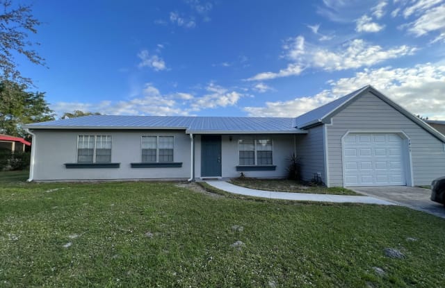 2061 SE HIDEAWAY CIRCLE - 2061 Southeast Hideaway Circle, Port St. Lucie, FL 34952