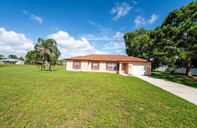 2175 SE Heathwood Circle