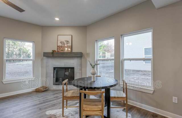 2917 S Harvard Ave D