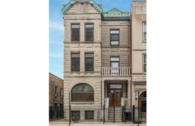 709 W Diversey Parkway