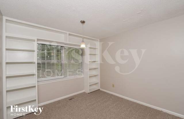 2532 Janice Circle Northeast