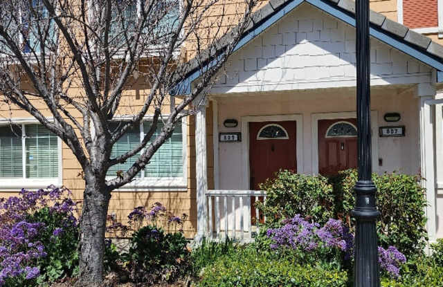 Cute 2 Bedroom 1 Bath Condo Daniels Avenue Vallejo New Flooring and Paint ***MOVE-IN SPECIAL***