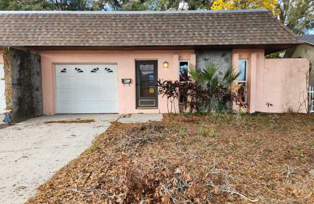 Newly renovated Charming duplex 2bed/ 2 bath!