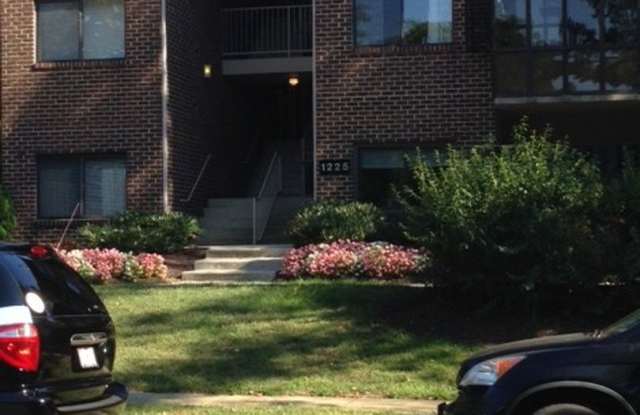 1st Floor Condo in Annapolis! 1 Bed 1 Bath in North Green