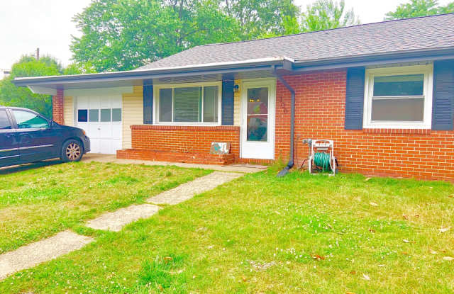 Quaint 3 Bedroom Corner Lot Rancher in Glen Burnie!