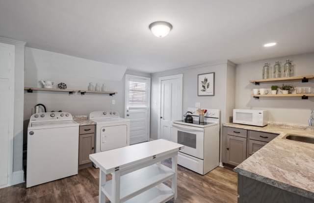 Photo of 526 Hevey Street