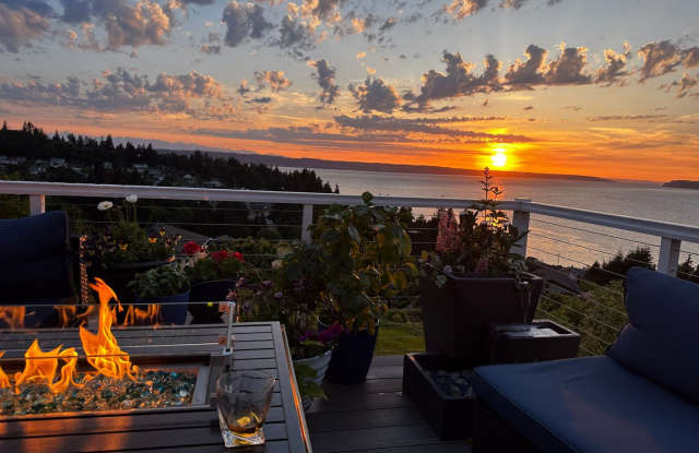 Modern 4-Bedroom Home with Panoramic Water & Mountain Views