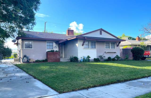 GREAT NEIGHBORHOOD ON A QUIET CUL-DE-SAC 4+2 LARGE BACKYARD