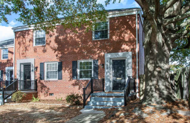 PRISTINE 2 BEDROOM TOWNHOME IN THE MUSEUM DISTRICT