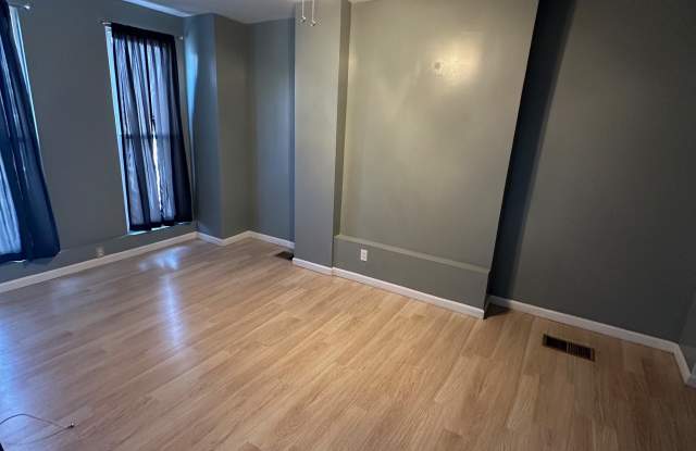 Photo of 2903 Walbrook Ave