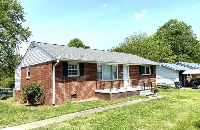 ~~ Cute Brick Home with large fenced backyard ~~ - 714 Sycamore Road, Graham, NC 27253