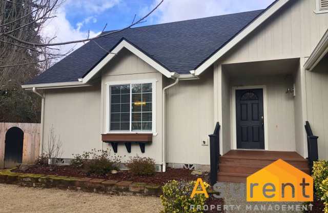 Wont Last Long---- 3 bed 2 Bath fenced back yard