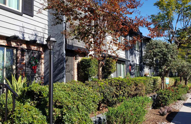 1 Month Free Rent!!Renovated La Mesa Village 2BR/2BA Condo