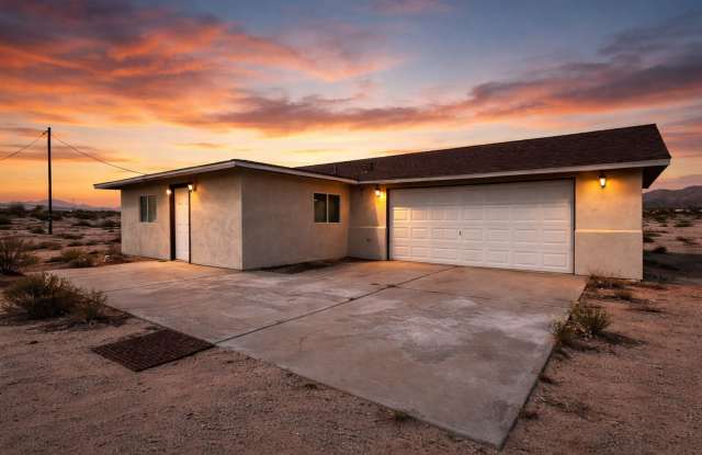 Updated 2 Bedroom Home with Finished 2-Car Garage – Easy Highway Access | 29 Palms (Wonder Valley)