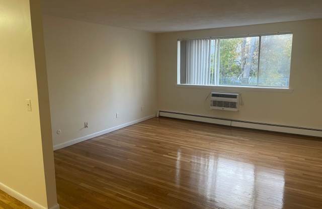 Photo of Clean , Modern and very spacious 1bed. Dishwasher, Laundry, parking Ava, 1 Free month