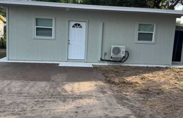 Photo of 1 Bed 1 bath Efficiency