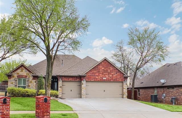 1704 E Laredo Street - 1704 East Laredo Street, Broken Arrow, OK 74012