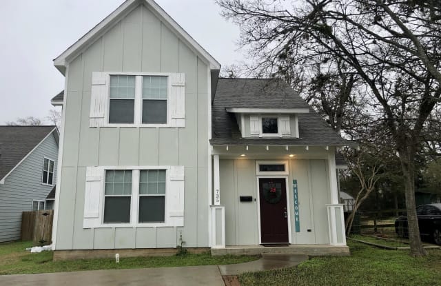 735 Meadow Lane