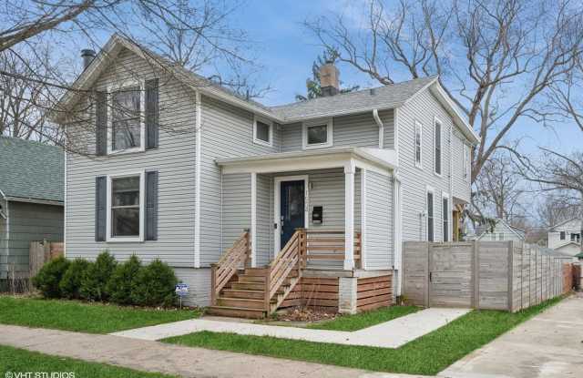 1504 Ashland Avenue - 1504 Ashland Avenue, Evanston, IL 60201