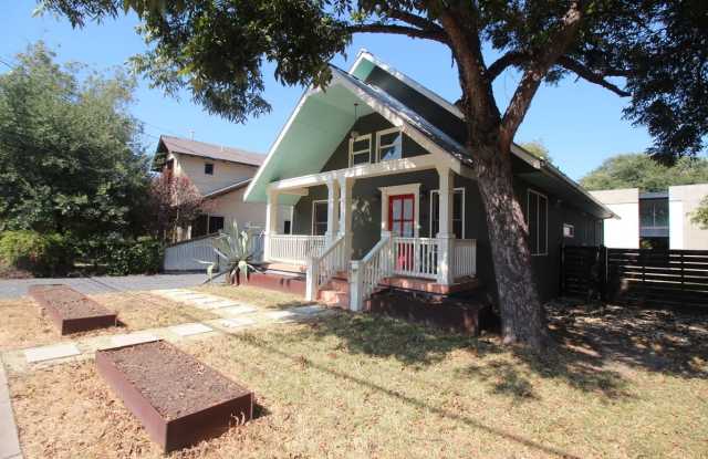 Photo of Beautiful Home with Separate Art Studio - Minutes from Downtown- Enjoy a life of ease with our quarterly cleaning service included.
