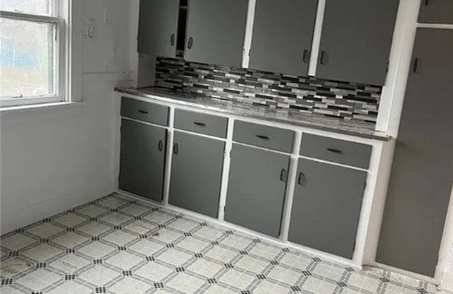 113 Wilkes Avenue unit: 2