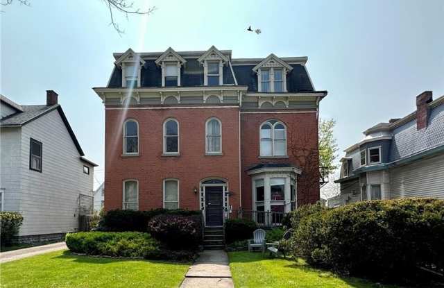 698 Columbus Parkway