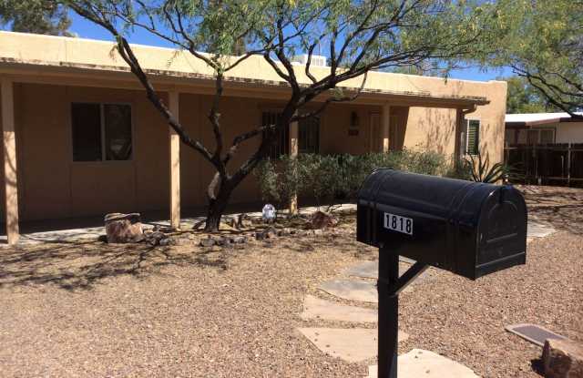 Photo of Lovely 3 bedroom Home Near U of A Campus