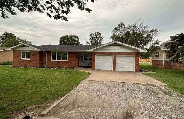 3901 Morgan Ave - 3901 Morgan Avenue, Bartlesville, OK 74006