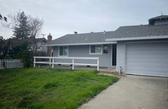 Montgomery Estates - Elm St