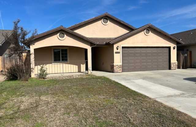 4 bedroom/2 bath in Northeast Visalia