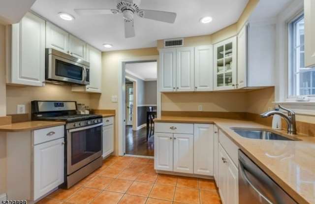 Photo of 328 E Cedar St