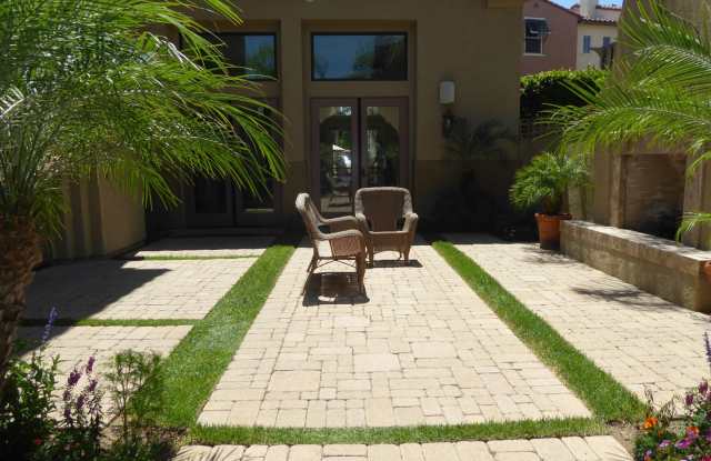 Conveniently located 3 BR, 3 Bath townhome in Coronado Ranch, close to everything.