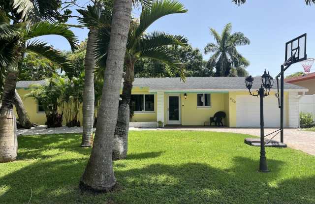 620 NE 9th Avenue