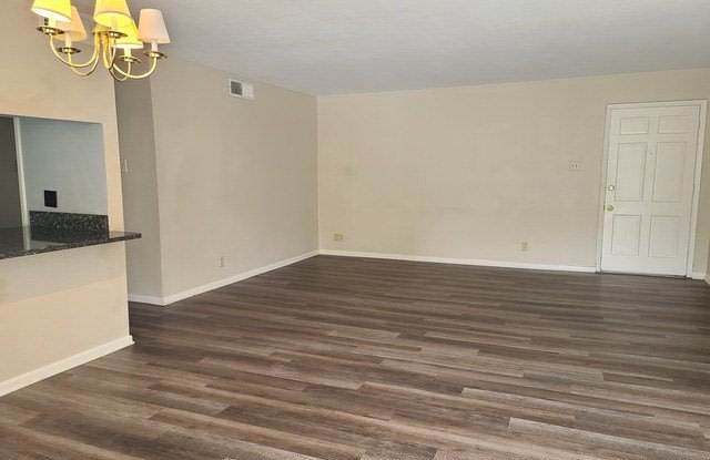 8401 N New Braunfels