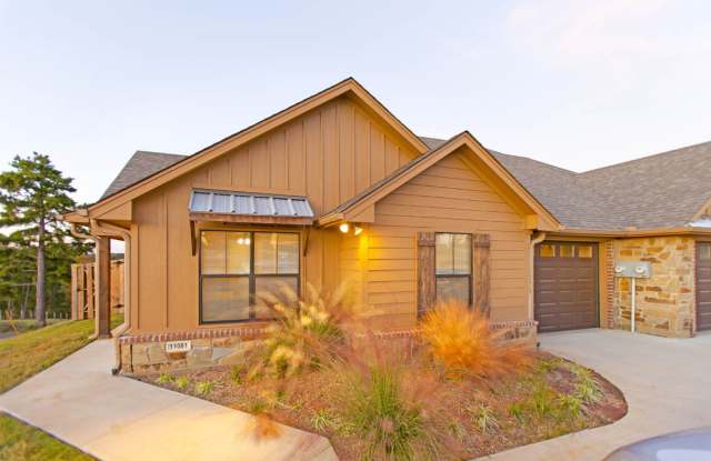 Stunning 3 bed, 2 bath, 1 car garage located in West Tyler!!