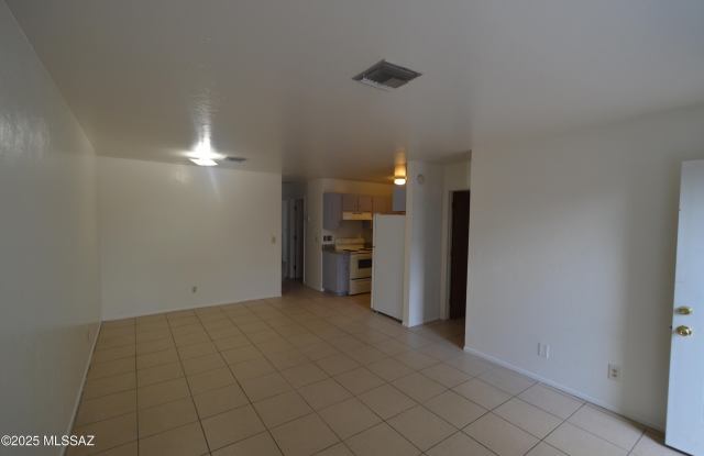 2736 N Orchard Avenue