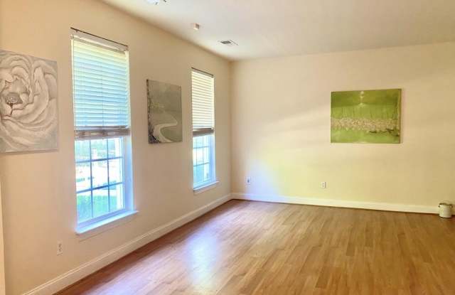 19322 GARDNER VIEW Square