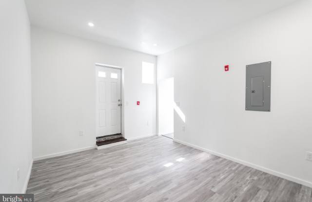 5715 WOODLAND AVENUE