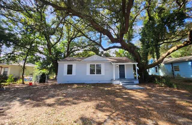 105 Ruberia Ave Pensacola. MOVE IN SPECIAL!! Waived $350 Cleaning Fee!!!!!