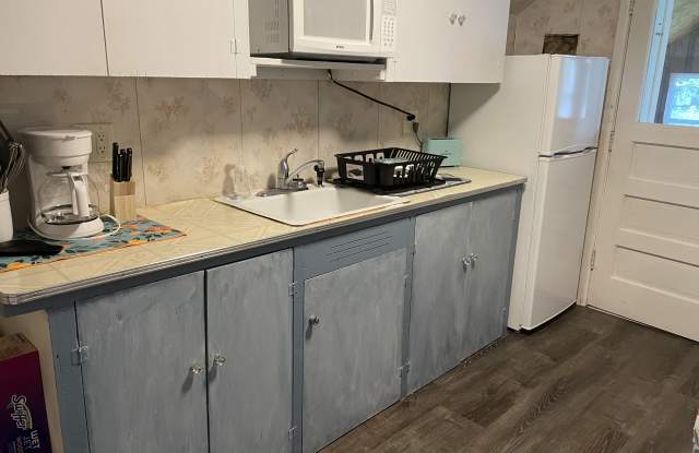 224 1/2 Highview Street