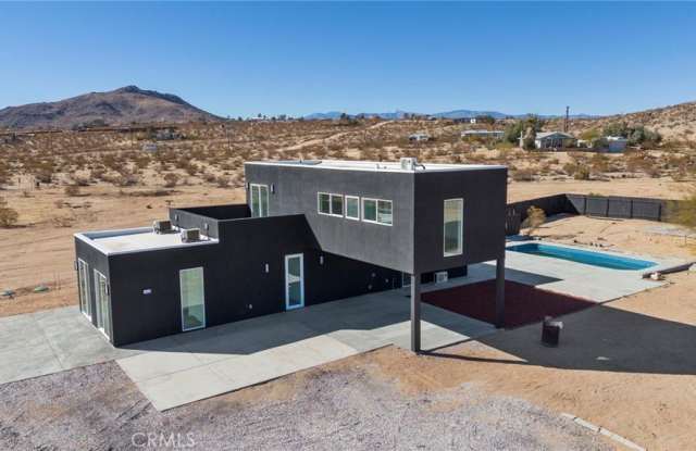 Photo of 3460 Stonehill Avenue