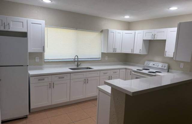 1200 NW 7TH Terrace, Fort Lauderdale, FL 33311 - 6014